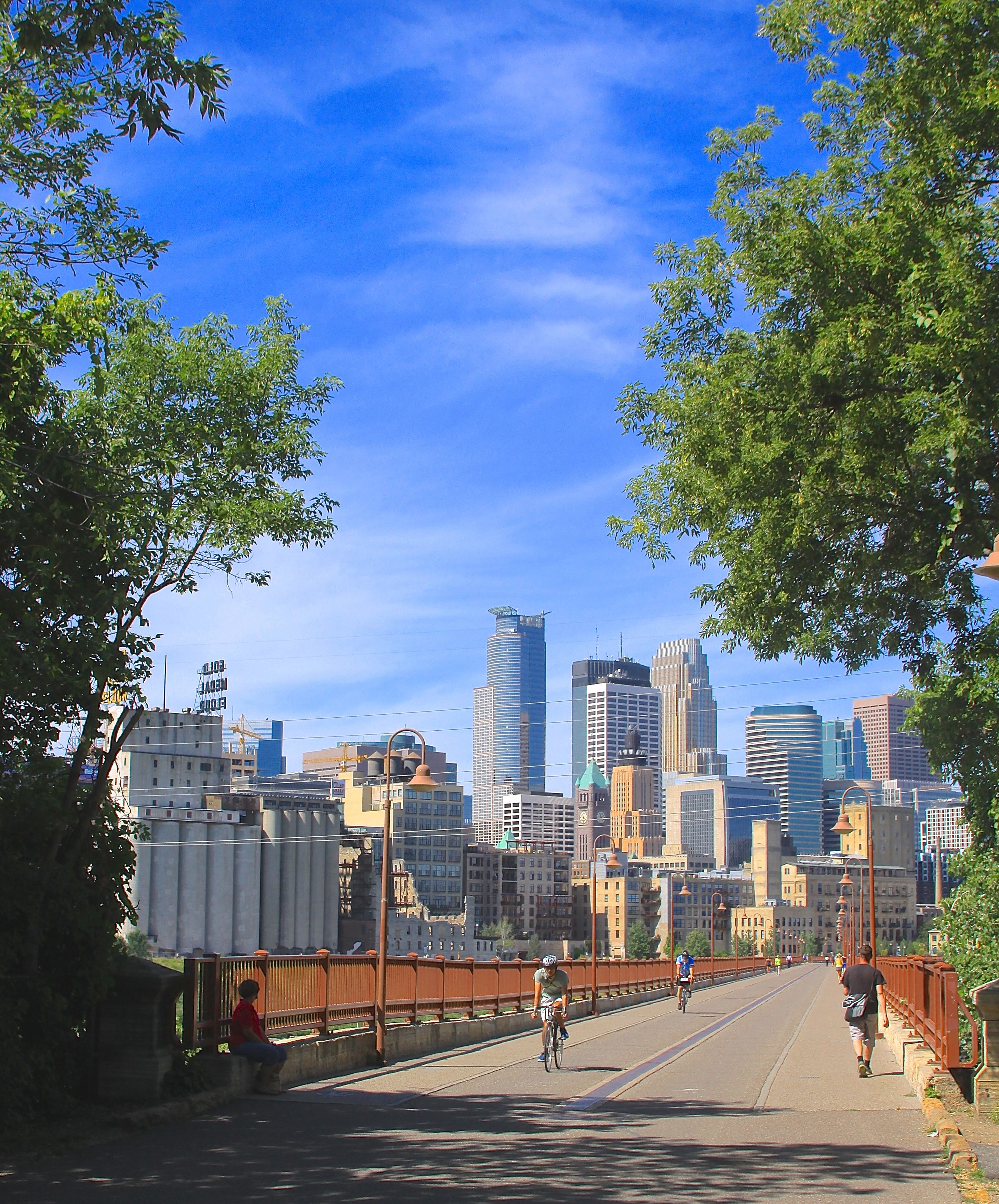 ART-MPLS SKYLINE AT ARCH BRIDGE